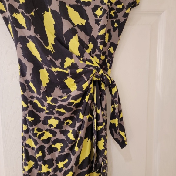 Diane Von Furstenberg Silk Dress Size 2 Grey Black Yellow Animal Print Vintage - Picture 5 of 9
